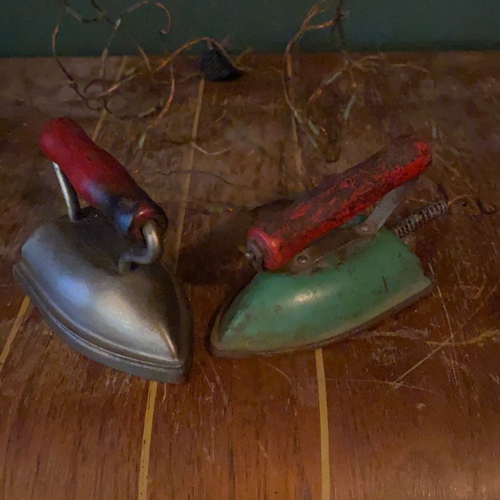 ANTIQUE mini iron